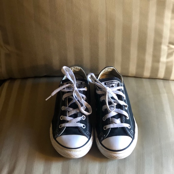 Converse Low Top Black and White Size 2 - Picture 4 of 6